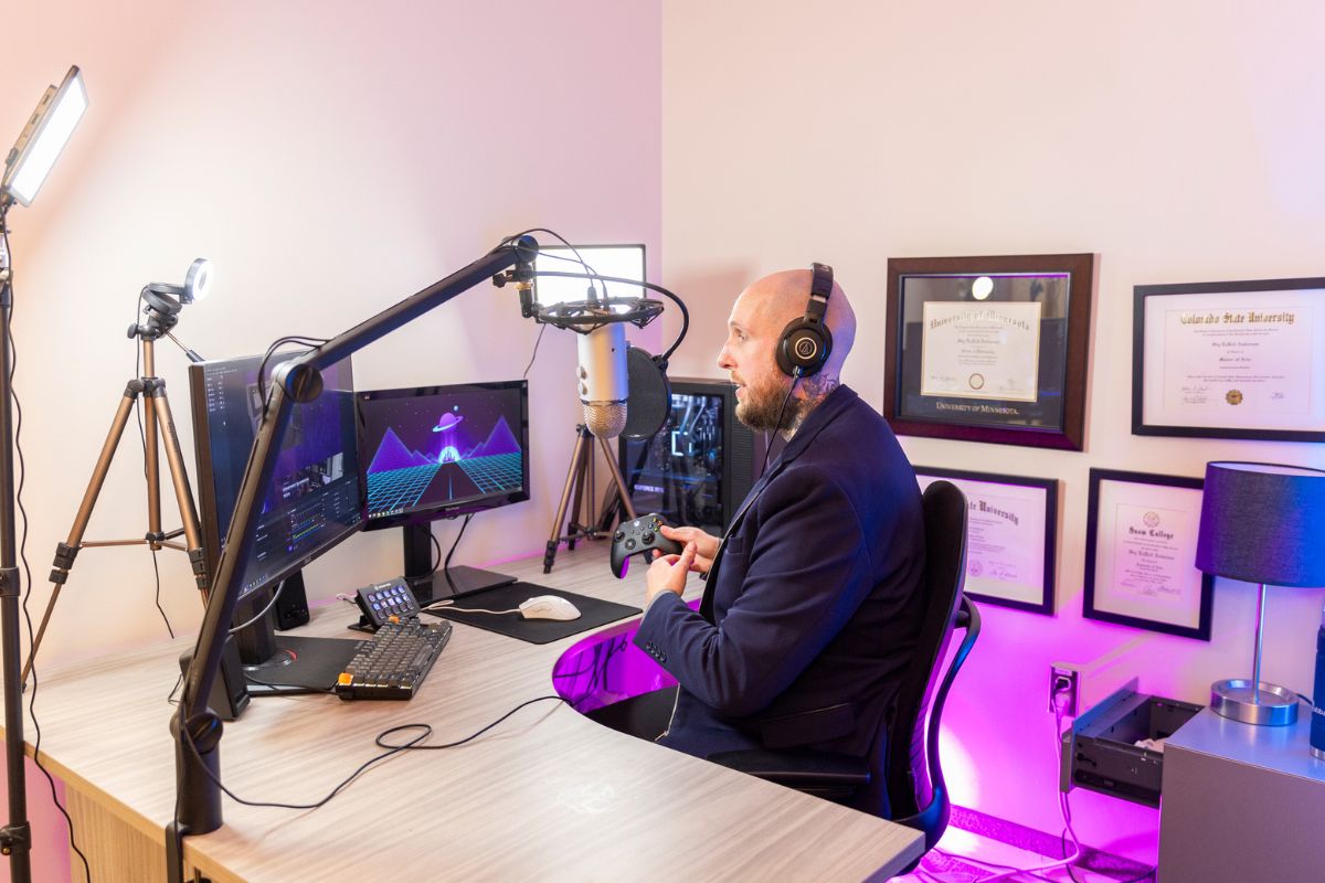 A professor in the emerging media newsroom of the Schoenecker Center
