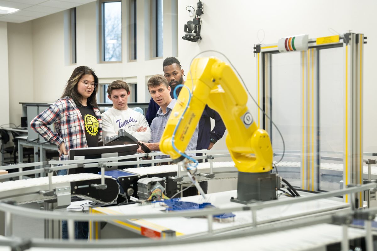 Students in the Blattner Robotics and Automation Lab in the Schoenecker Center