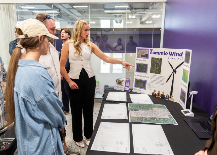 A student presents her research poster on Tommie Wind