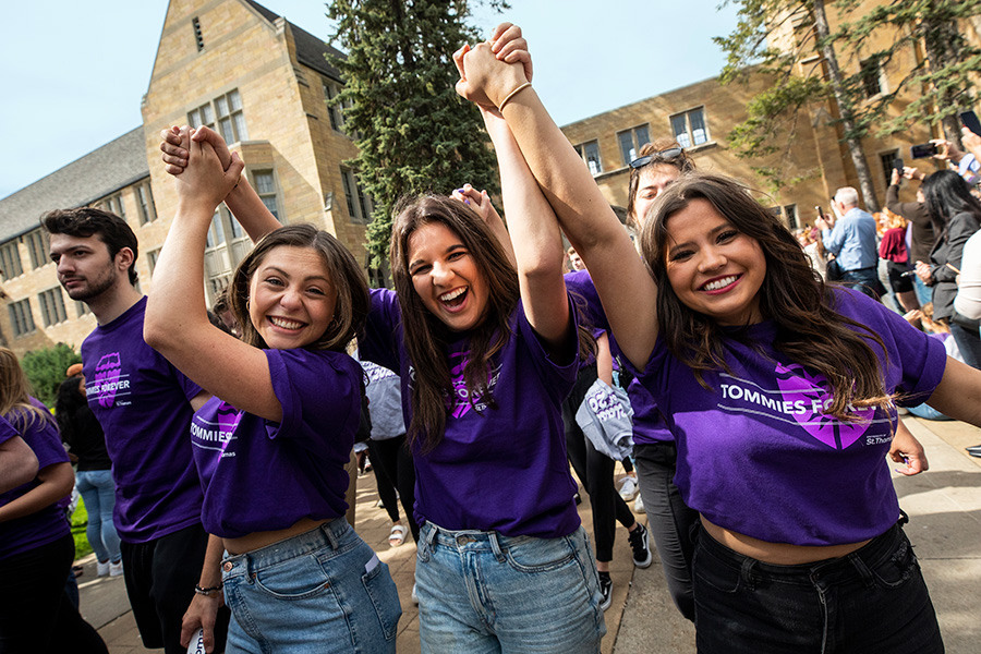 Students cheering at March Out of the Arches
