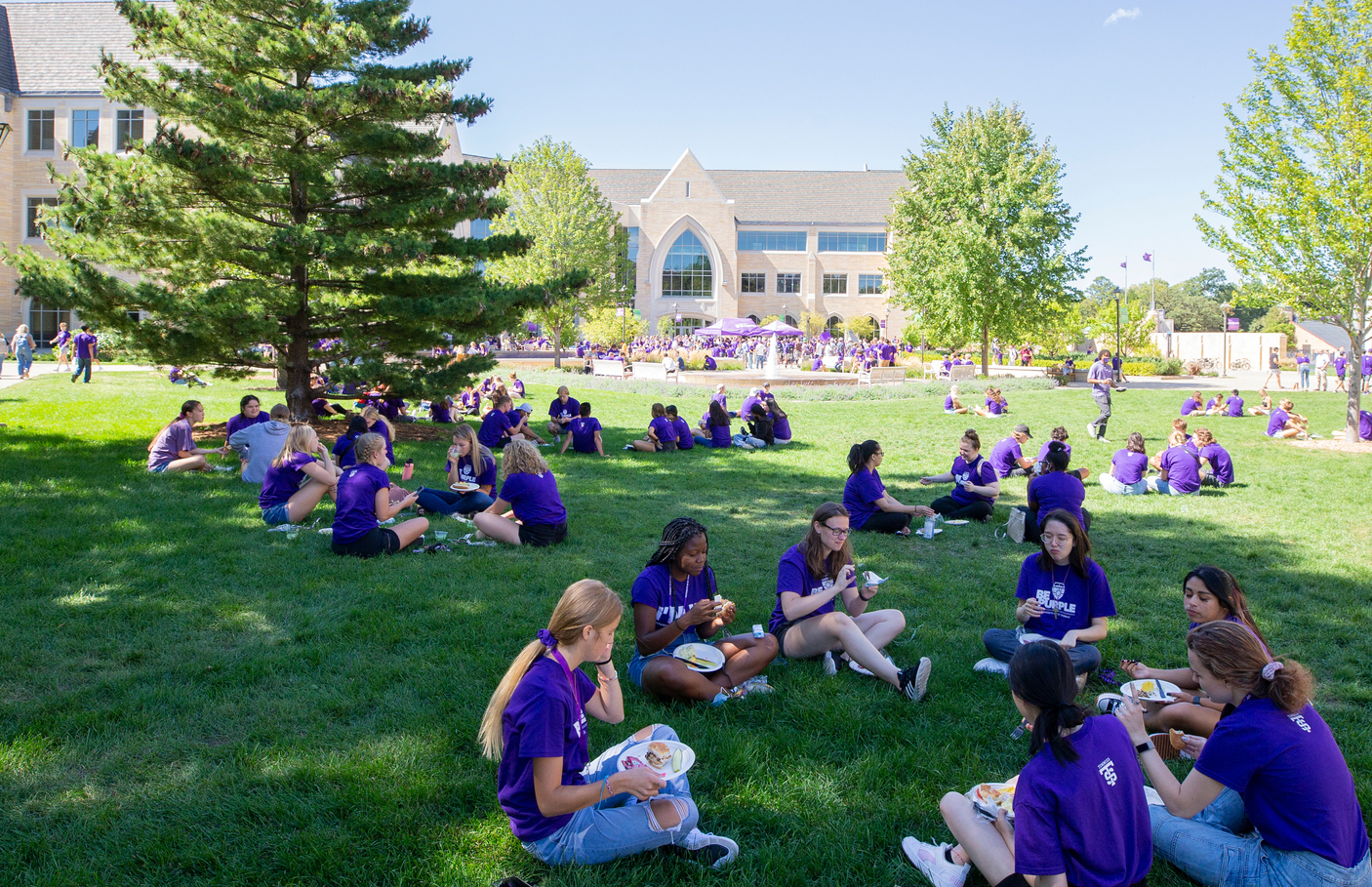 Undergraduate orientation groups meet for a meal on the lower quad